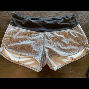 🍋Lululemon Speed Shorts 2.5” Size 4